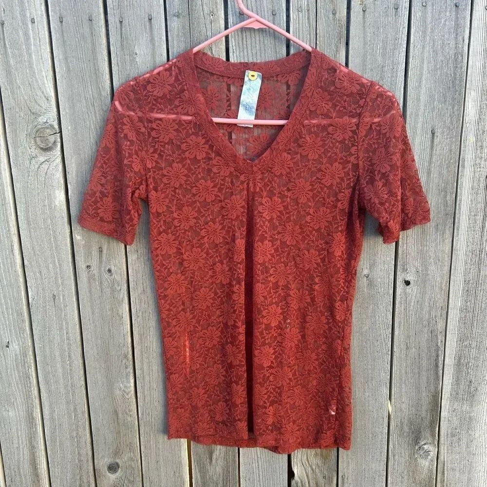 Bella Bird lace coverlet short sleeve size medium